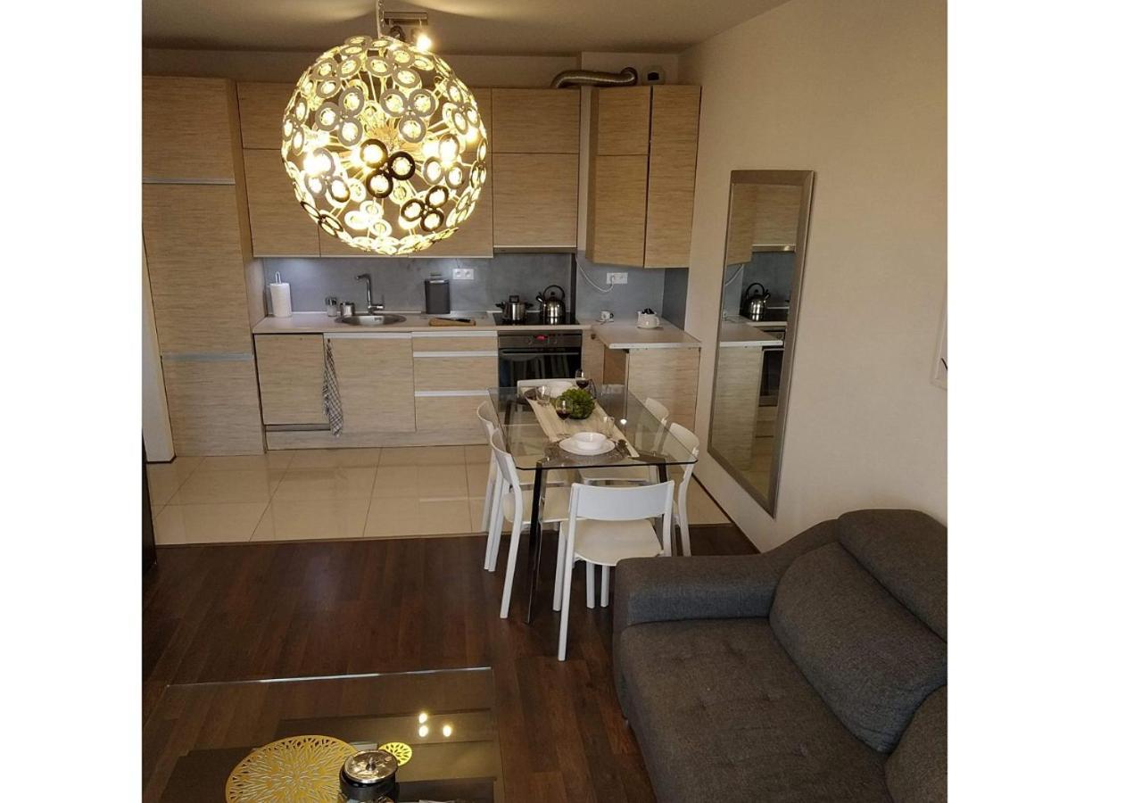Sunny Penthouse With Roof Gardens Overlooking The Warsaw Palace Of Culture Pruszków Esterno foto